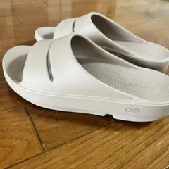 OOFOS OOriginal リカバリーサンダル ホワイトのサムネイル