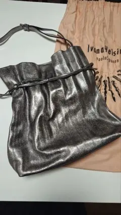 メタリックシルバー ショルダーバッグ