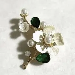 桜 梅　パール シェル風　枝　ビジュー　白い桜　ブローチ （356）