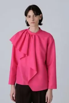 2025年最新】adore ブラウスの人気アイテム - メルカリ