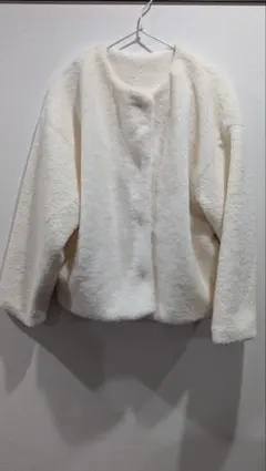 アイボリー ノーカラージャケット M　ボアのアウター　未使用