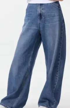 UNIQLO バギーカーブジーンズ　22