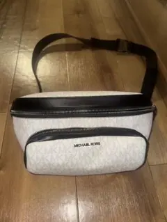 MICHAEL KORS ボディバッグ ホワイト/ブラック