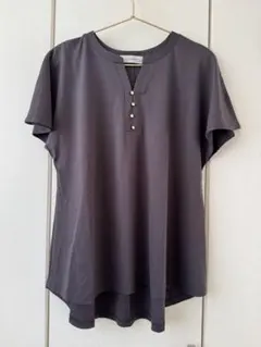 Croisiere トップス チャコールグレー[M ]未使用品のサムネイル