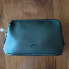 トルコ航空ビジネスクラス　FERRAGAMOポーチとアメニティ