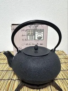 作家品　未使用南部盛栄堂販売 南部秀山 佐藤勝弘作 15型アラレ 鉄瓶 作家品 未使用南部盛栄堂販売 南部秀山 佐藤勝弘作 15型アラレ 鉄瓶