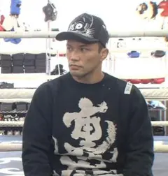 会場限定品！　中谷潤人×New Era コラボ9FIFTY ブラックキャップ 会場限定品！ 中谷潤人×New Era コラボ9FIFTY ブラックキャップ - メルカリ