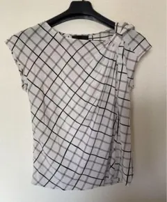 UNTITLED ノースリーブ　袖なし　シャツ