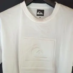 ⭐美品QUIKSILVER（クイックシルバー）Ｍ⭐白Tシャツ エンボスロゴ