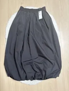 新品タグ付き　GU バブルヘムミディスカート　ブラック　S 2990円