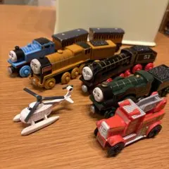 きかんしゃトーマス　木製レールシリーズ　8種類まとめ売り