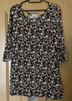 フォーエバー21 花柄　オシャレなトップス