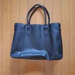 黒いトートバッグ 合成皮革