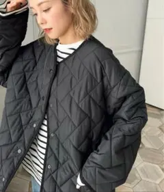 moment+ キルティングノーカラーコート キルティングジャケット　ブラック