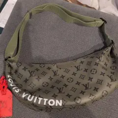 LOUIS VUITTON ボディバッグ オリーブグリーン