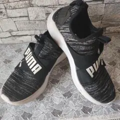 PUMA スニーカー 　スリッポン　ブラック