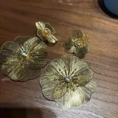 花モチーフ 金色ピアス 4点セット
