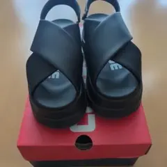 CONVERSE 厚底サンダル ブラックのサムネイル