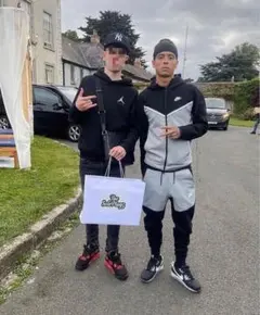 Nike テックフリース　海外限定