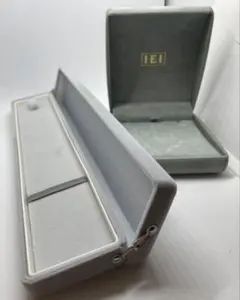 グレー ベロア ジュエリーケース　ネックレスケース