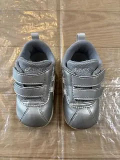 アシックス　シルバー　ベビーシューズ