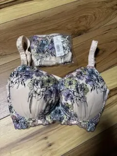 最終値下げエメフィール　脇高ブラ&ショーツM F65