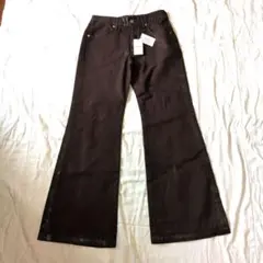 【新品】LAGUA GEM ブーツカットパンツ ブラウン　フレアパンツ　光沢のサムネイル