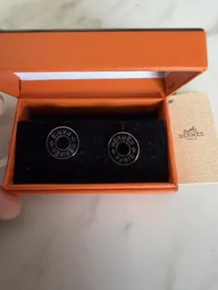 HERMES エルメス　ブラック カフリンクス ロゴ入りのサムネイル