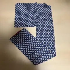 極美品　ポリエステル　紺色花模様小紋着物　洗える着物