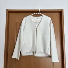 ホワイト ノーカラージャケット ジッパー付き