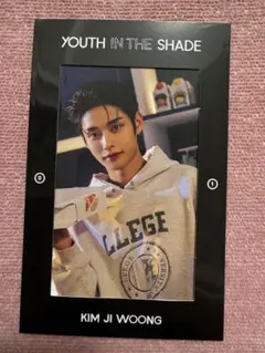 ジウン YOUTH IN THE SHADE 写真