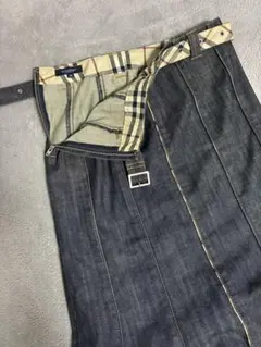 BURBERRY ダークデニム フレアスカート ベルト付き