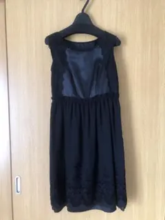 黒い刺繍入り　ドレス【日本製】