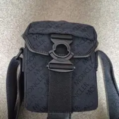 MONCLER ブラック ショルダーバッグ
