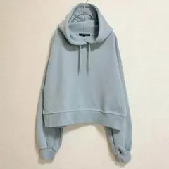 ライトブルー フード付き クロップドスウェット