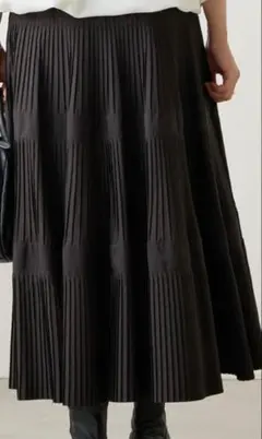 ビアズリー　プリーツティアードロングスカート　FREE SIZE