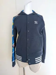 アディダスオリジナルス　フード付きネイビーパーカー　タグ付き未使用品