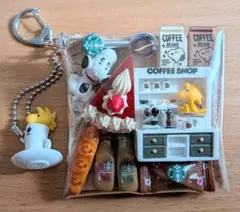 SNOOPYカフェ♫ガチャ詰めポーチ　いちごケーキと桜のお菓子