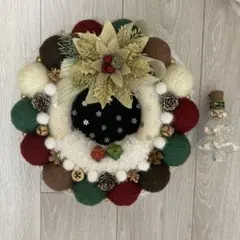 クリスマスリースとLEDツリー装飾