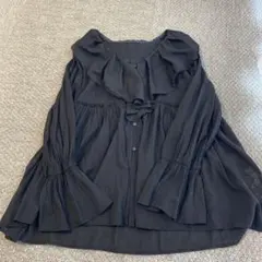 フリル付き黒長袖シャツのサムネイル