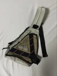 adidas メッシュショルダーバッグ カーキ