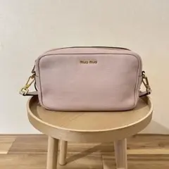 【良品】miu miu マドラスレザー ショルダーバッグのサムネイル