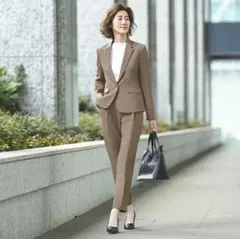 モカブラウン　パンツスーツ