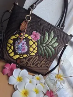 ハワイアンキルト　大きめ　バッグ　パイナップル　2WAY　革タグチャーム付き ハワイアンキルト 大きめ バッグ パイナップル 2WAY 革タグチャーム