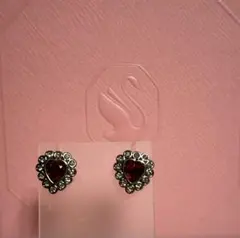スワロフスキー　SWAROVSKI ハート型スタッドピアス　正規品