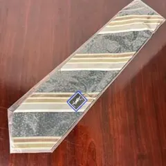 【新品未使用】イブサンローラング　ストライプ ネクタイ