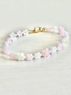 フラワービーズブレスレット(ピンク、ホワイト) ハンドメイド