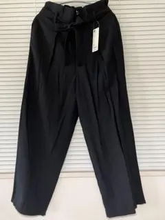 GU ジーユー タック ハイウエスト　　ワイドストレート パンツ　新品未使用