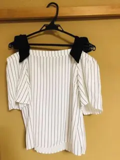 オフショルダーカットソー