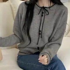 リボン付きグレーのニットカーディガン